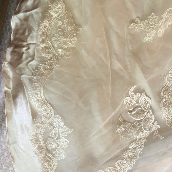 Wedding dress. Size US 10. - Picture 11 of 14